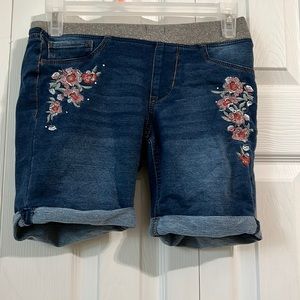 Girls stretchy shorts